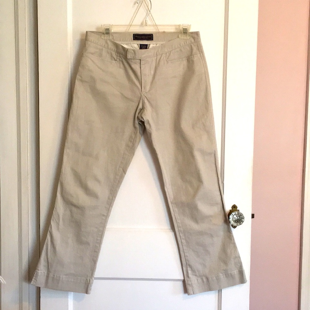 Abercrombie Size 4, Ankle and Flare Kaki pants